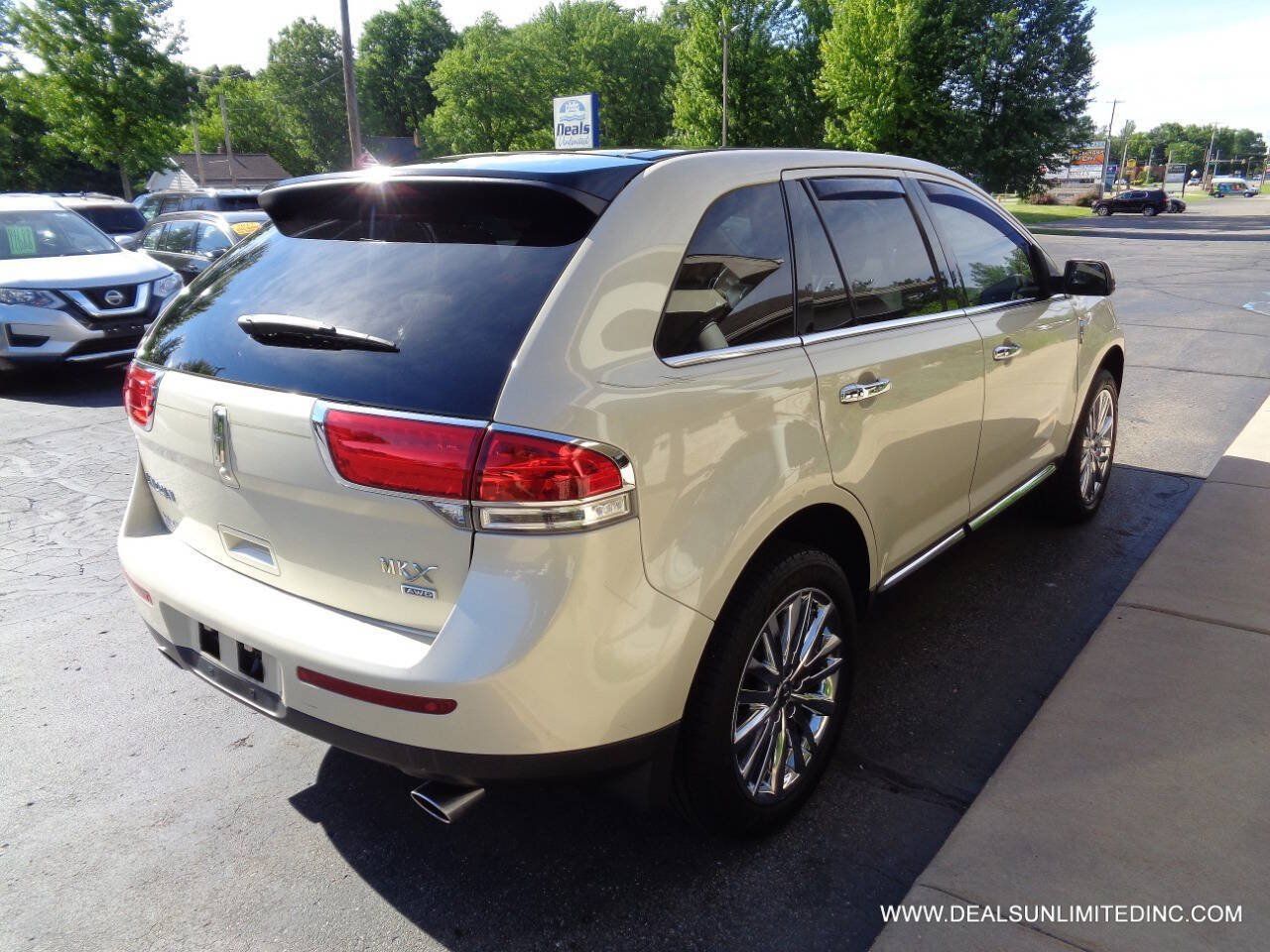 Used 2015 Lincoln MKX AWD w/ Equipment Group 102A image 3