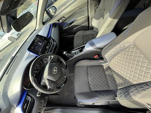 Used 2021 Toyota C-HR XLE image 10