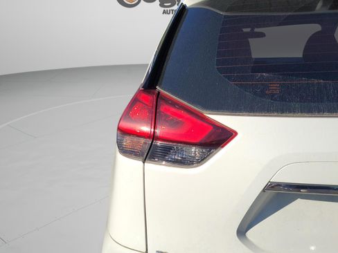 Used 2018 Nissan Rogue S FWD image 19