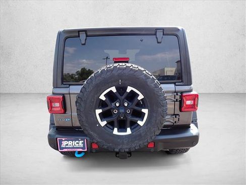Used 2024 Jeep Wrangler Unlimited Rubicon 4xe w/ Capability Package AWD/4WD image 3
