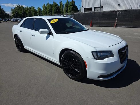 Used 2018 Chrysler 300 S RWD image 7