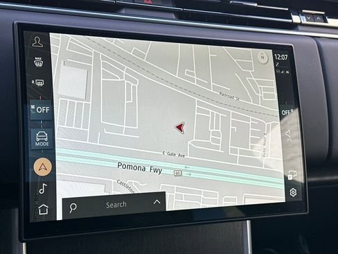 New 2025 Land Rover Range Rover SE image 22