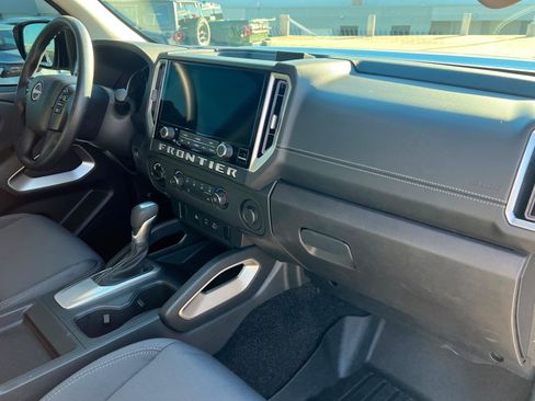 Used 2025 Nissan Frontier SV image 23