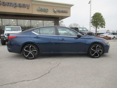 Used 2023 Nissan Altima 2.5 SR image 8