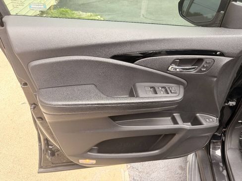 Used 2016 Honda Pilot Touring image 10