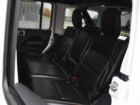 Used 2023 Jeep Wrangler Unlimited Sahara image 17