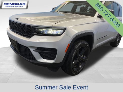 Used 2024 Jeep Grand Cherokee Altitude AWD/4WD image 48