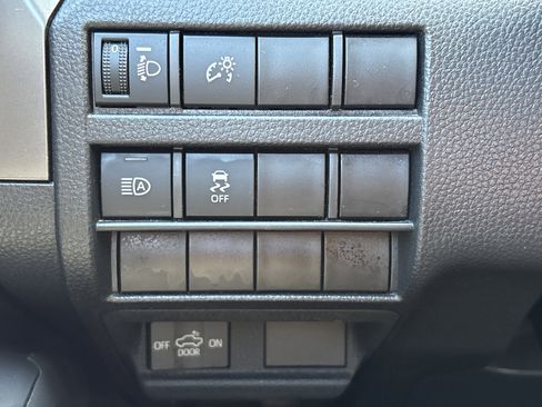 Used 2024 Toyota Tacoma TRD Off-Road image 31