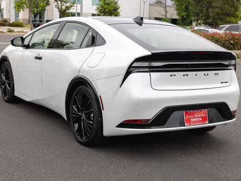 Used 2026 Toyota Prius Plug-In Hybrid image 7