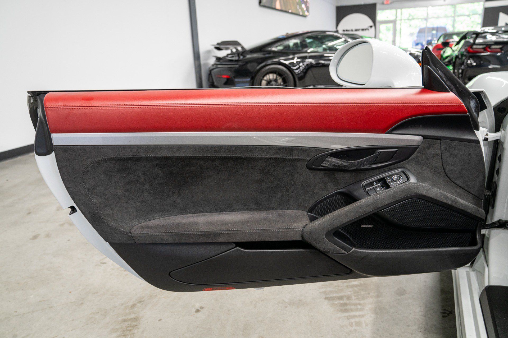 Used 2016 Porsche Boxster Spyder RWD image 37