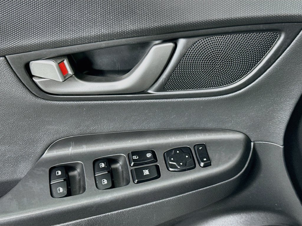 Used 2019 Hyundai Kona Limited FWD image 17