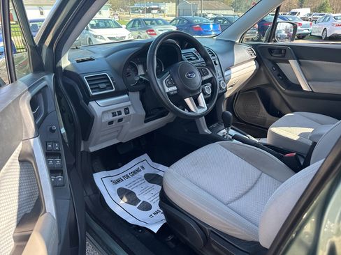 Used 2017 Subaru Forester 2.5i w/ Alloy Wheel Package image 6