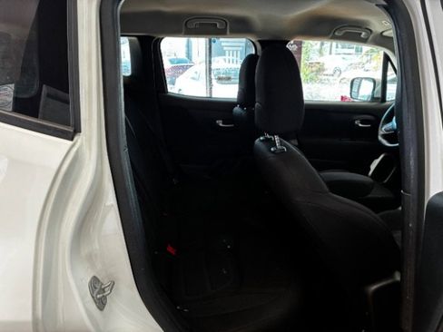 Used 2020 Jeep Renegade Latitude image 30