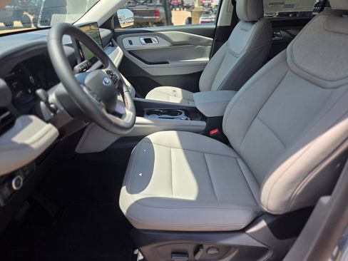 New 2026 Ford Explorer Active w/ Active Comfort Package RWD image 18