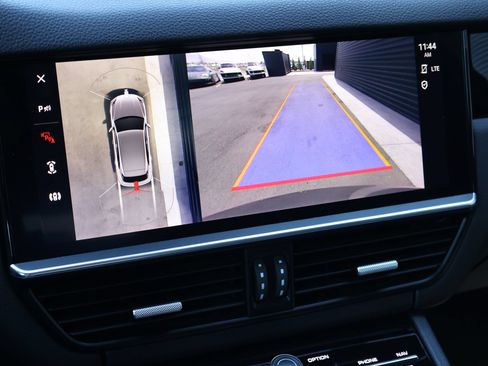 Certified 2023 Porsche Cayenne AWD/4WD image 18
