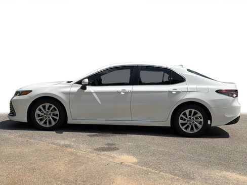 Used 2024 Toyota Camry LE FWD image 21