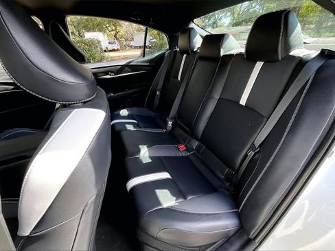 Used 2025 Toyota Camry SE image 19