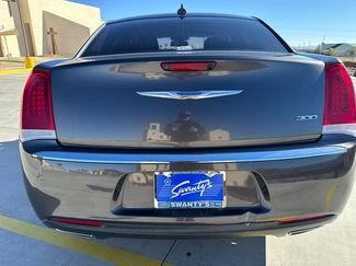 Used 2022 Chrysler 300 Touring video 4