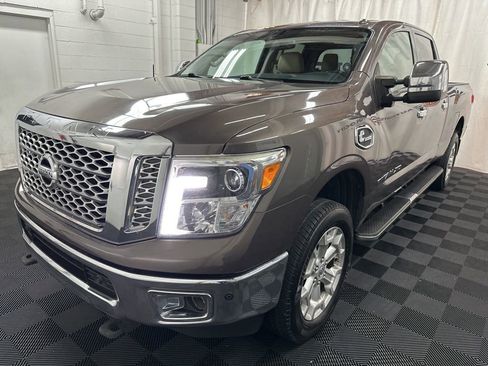 Used 2016 Nissan Titan SL AWD/4WD image 3