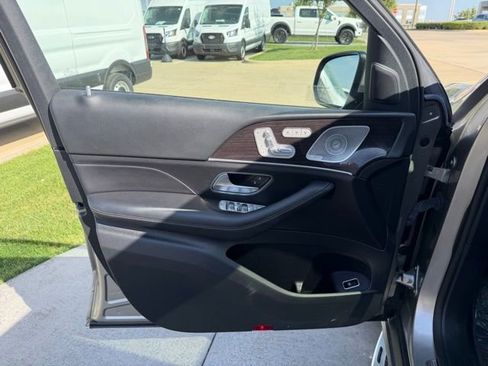 Used 2021 Mercedes-Benz GLS 450 4MATIC image 9