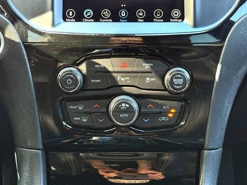 Used 2021 Chrysler 300 S image 33