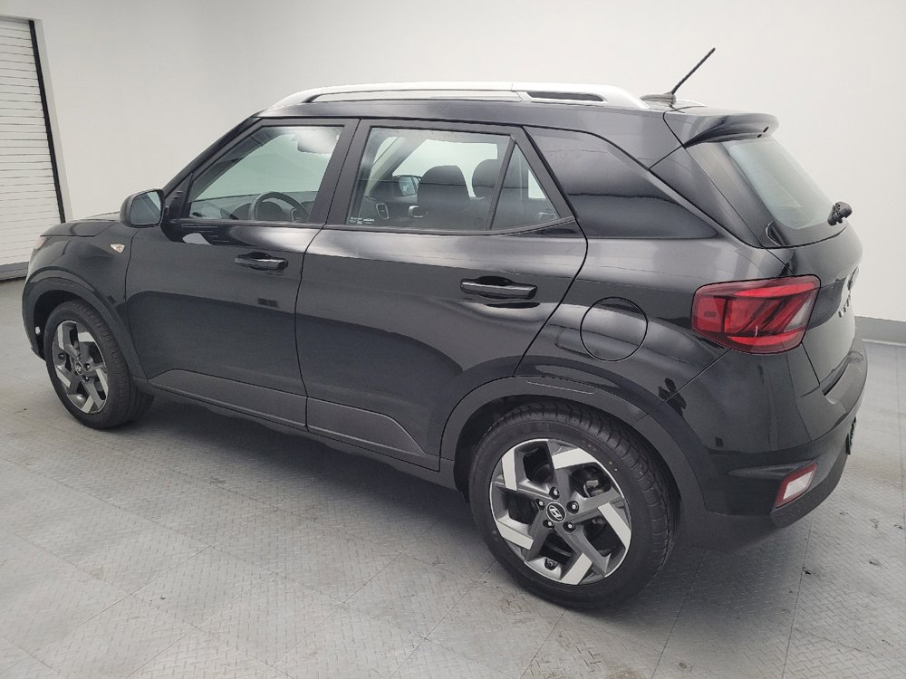 Used 2023 Hyundai Venue SEL FWD image 3