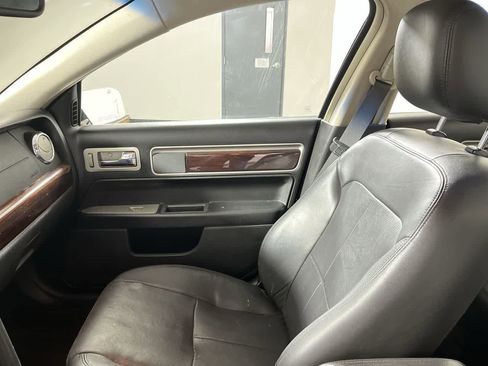 Used 2009 Lincoln MKZ image 25