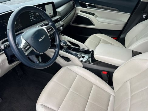 Used 2023 Kia Telluride EX w/ EX Captain's Chair Package FWD image 10