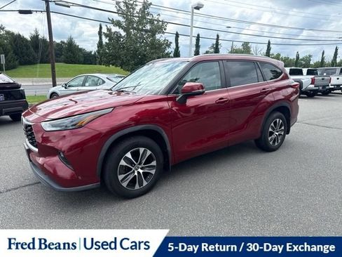 Used 2023 Toyota Highlander XLE AWD/4WD image 18