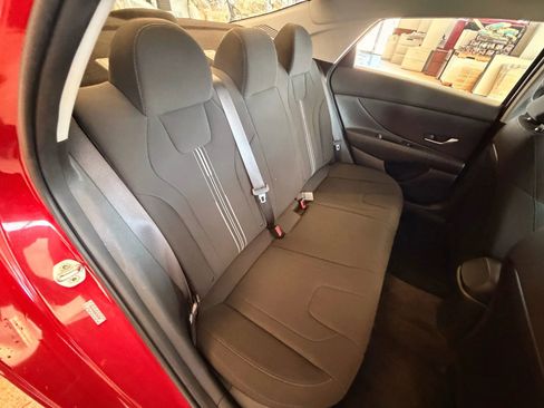 Used 2022 Hyundai Elantra SEL image 22