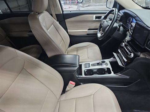 Used 2022 Ford Explorer Limited image 10