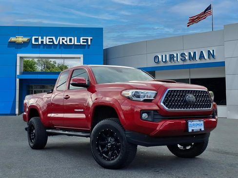 Used 2018 Toyota Tacoma TRD Sport image 1