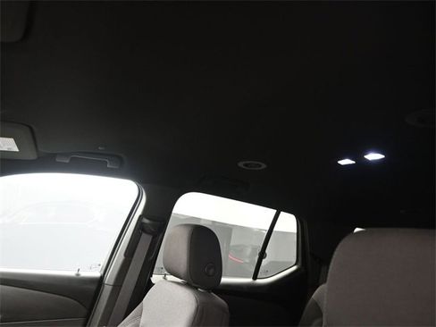 Used 2022 Chevrolet Traverse LT image 10