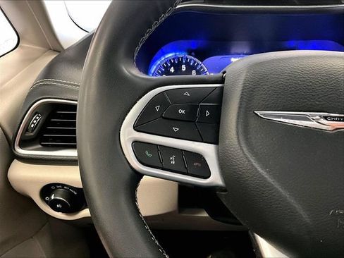 Used 2022 Chrysler Pacifica Limited AWD/4WD image 17