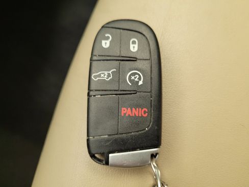 Used 2016 Jeep Grand Cherokee Limited AWD/4WD image 32
