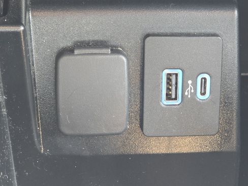 Used 2023 Ford Explorer XLT w/ Equipment Group 202A AWD/4WD image 8