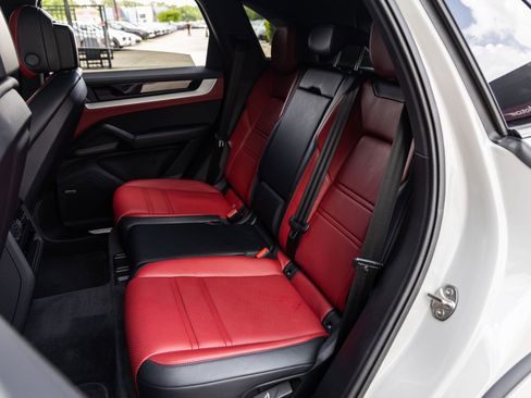 Certified 2024 Porsche Cayenne image 34