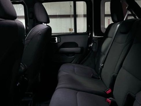 Used 2022 Jeep Wrangler Unlimited Sahara image 14