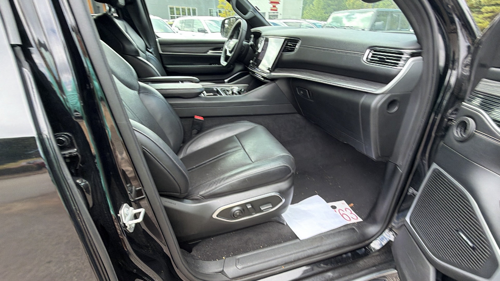 Used 2024 Jeep Wagoneer L Series II w/ Flexible Seating Group AWD/4WD image 19