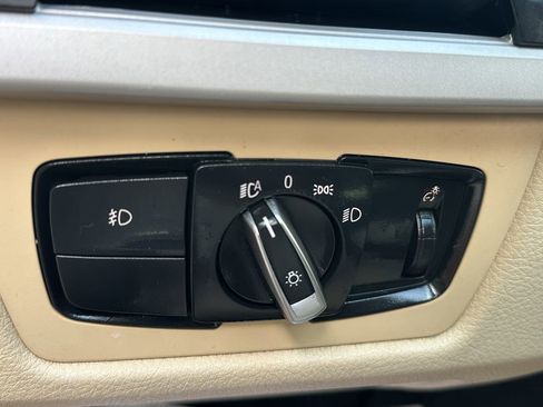 Used 2018 BMW 320i Sedan image 28