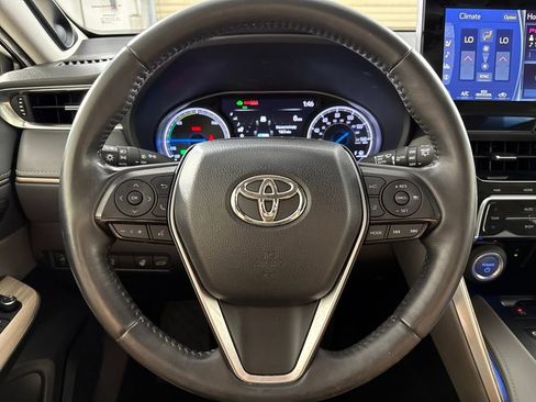 Used 2022 Toyota Venza Limited image 12