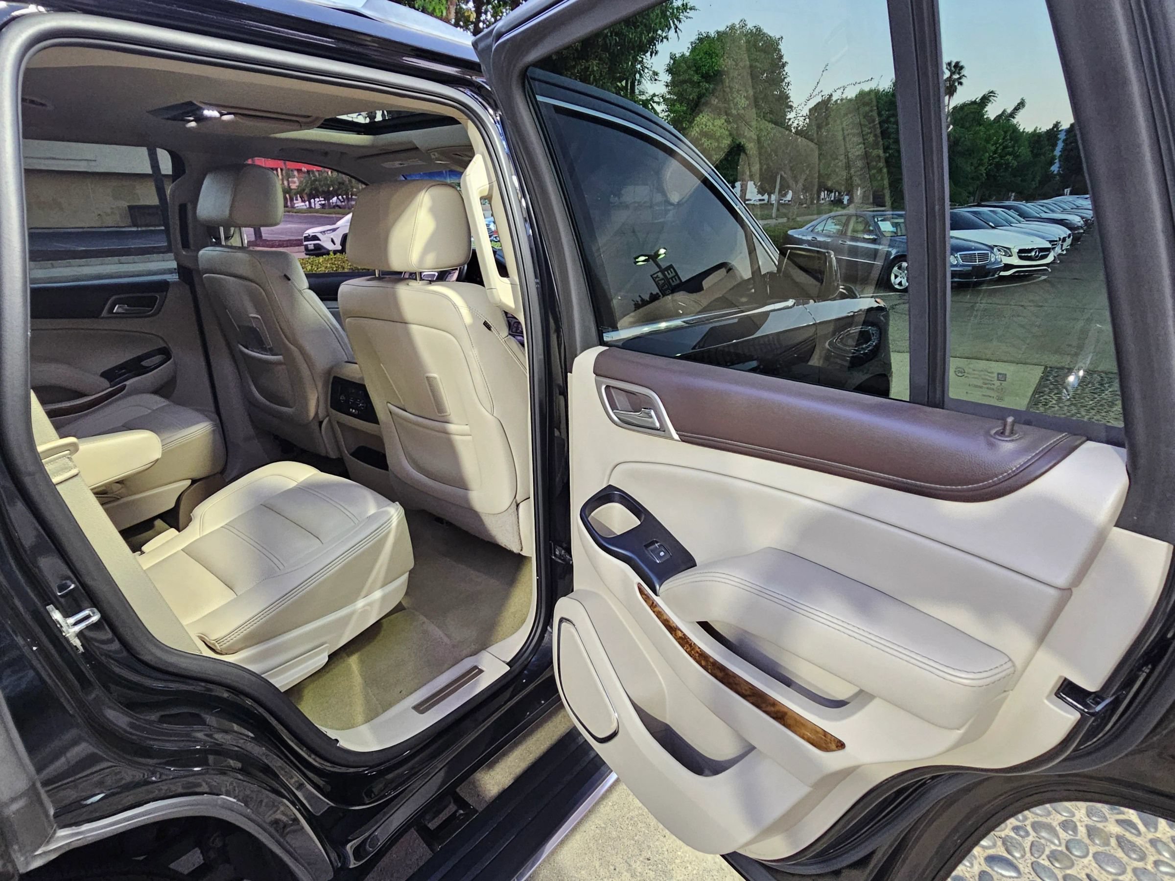 Used 2015 GMC Yukon Denali w/ Premium Package RWD image 27