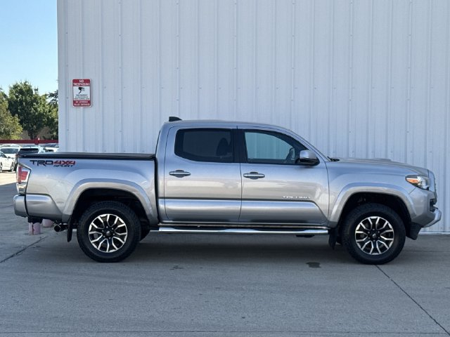 Used 2021 Toyota Tacoma TRD Sport AWD/4WD image 3