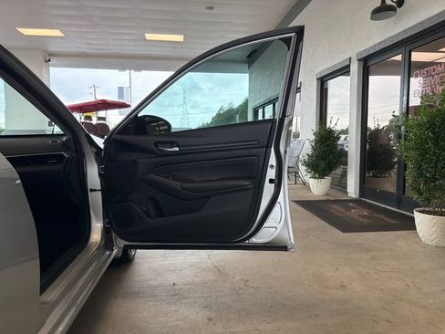 Used 2020 Nissan Altima 2.5 SR FWD image 24