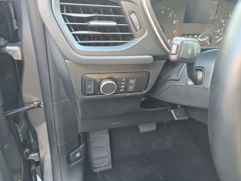 Used 2022 Ford Escape SE w/ SE Sport Appearance Package image 8