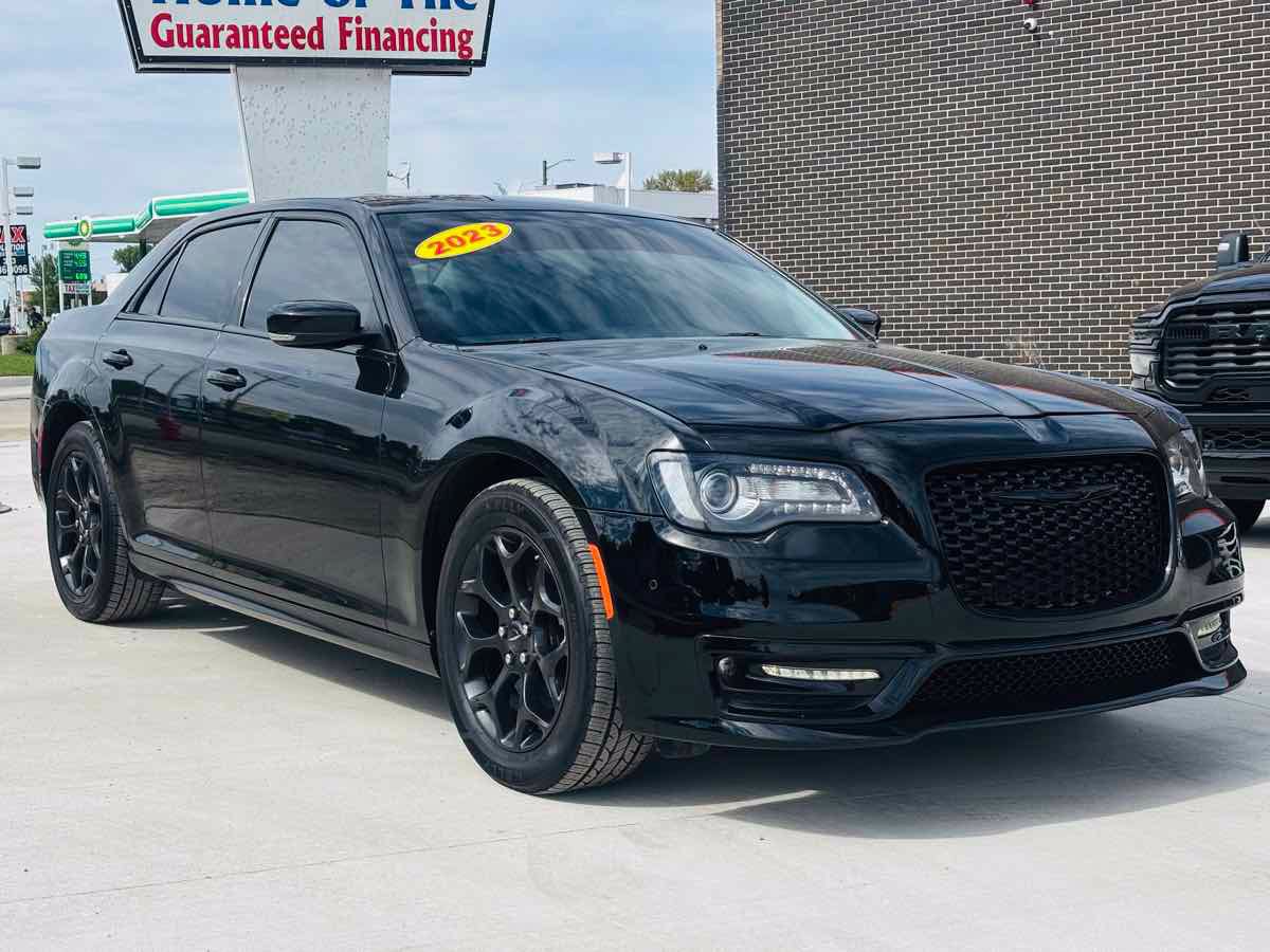 Used 2023 Chrysler 300 Touring L w/ Popular Equipment Group AWD/4WD image 5