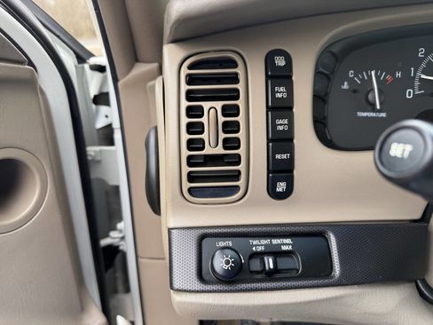 Used 2000 Buick Park Avenue Ultra w/ Gran Touring Pkg image 14