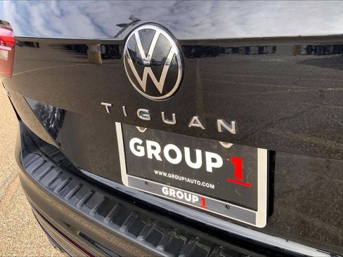 Used 2024 Volkswagen Tiguan SE R-Line image 30