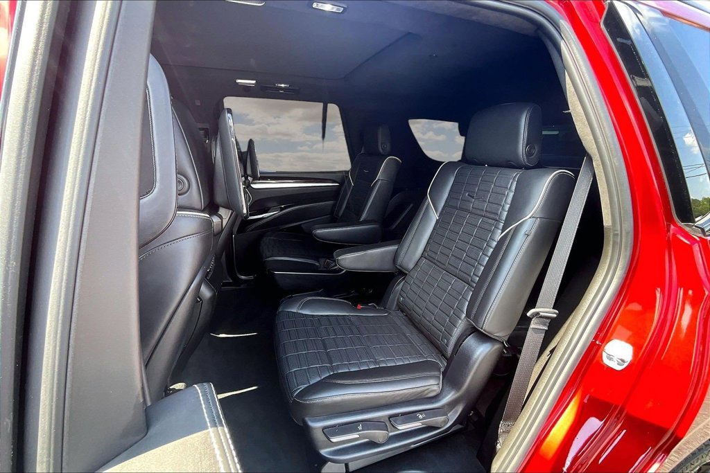 Used 2025 Cadillac Escalade Sport Platinum w/ LPO, ONYX Package AWD/4WD image 22