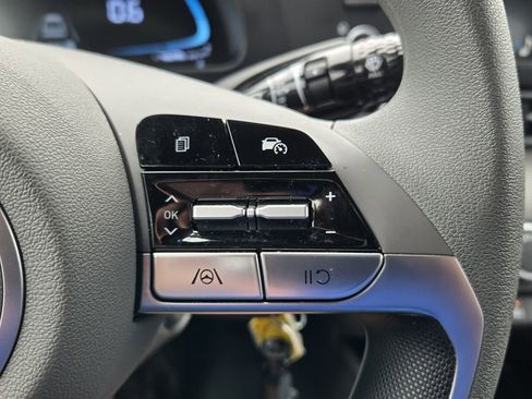 Certified 2025 Hyundai Elantra SE image 23